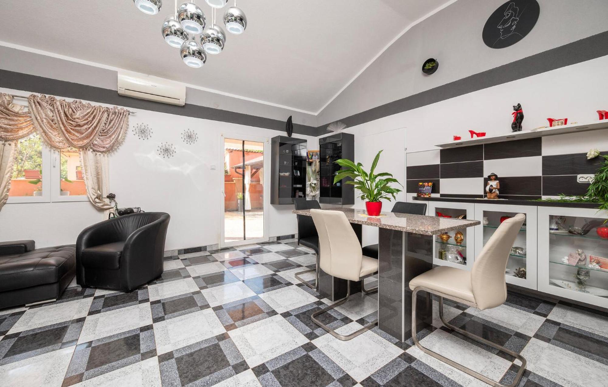 Holiday home 3 Bedroom Beautiful In *